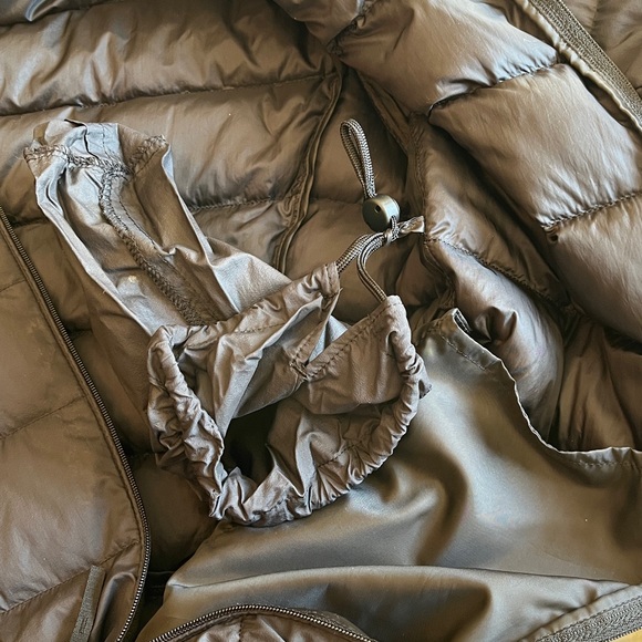 Uniqlo Down Packable Jacket Ultra Light Women’s M Water Repellency Black Travel - Picture 7 of 17